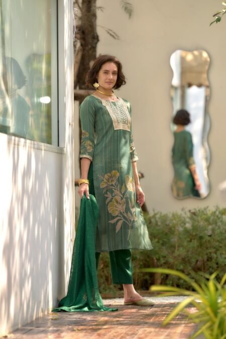 Avantini Women's Purple Tissue with floral printed and Embroidered Straight Kurta Pant With Dupatta
