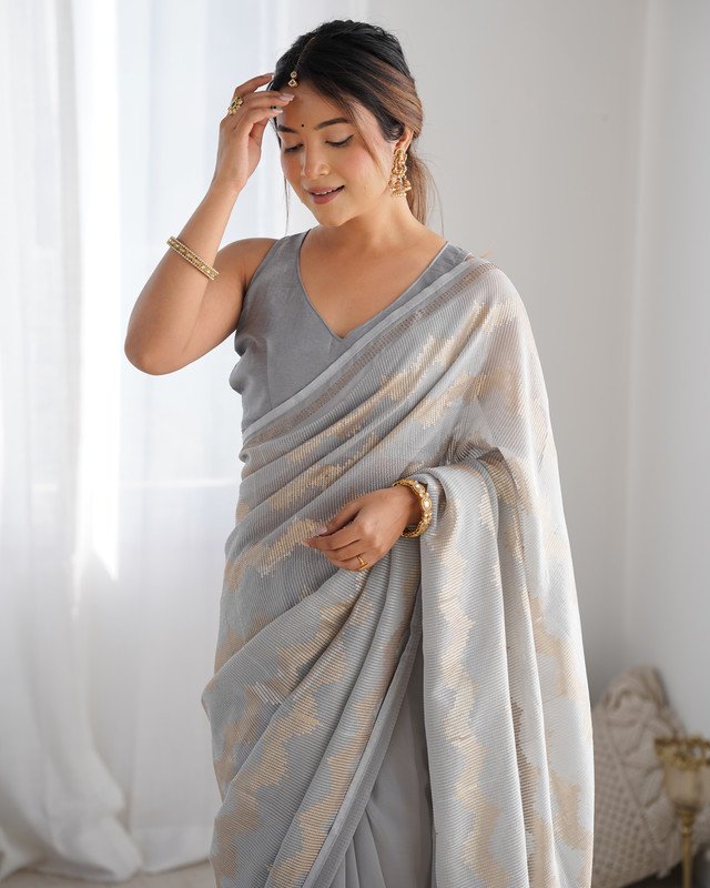 Malishka Export Sequance Georgette Grey Saree With Unstiched Blouse Piece