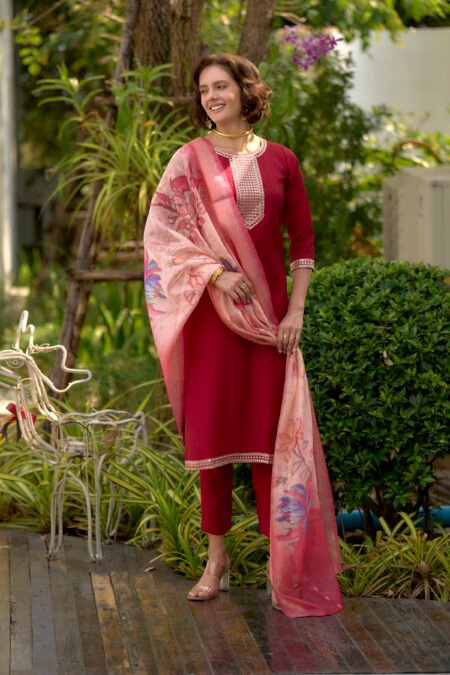 Avantini Women's Red Roman Embroidered Kurta Pant With Dupatta