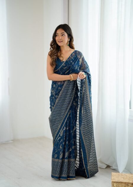 Solo Georgette Foil Print Saree With Unstiched Blouse Piece