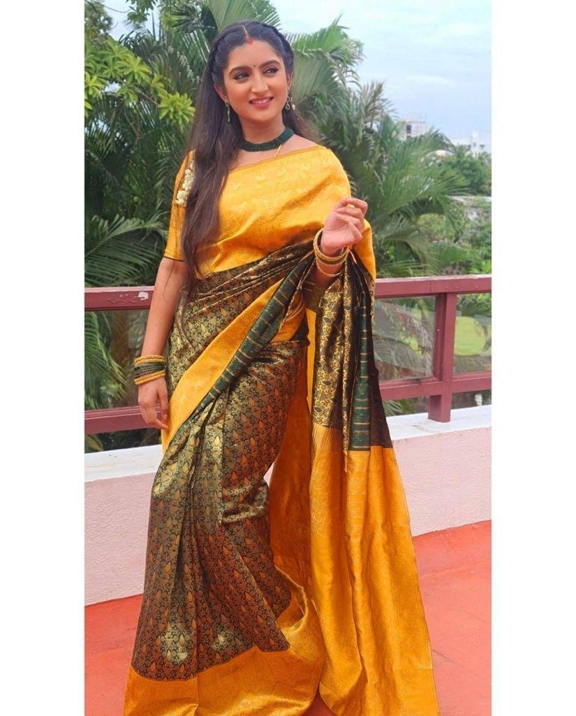 Malishka Export Jacquard Lichi Silk Green Saree With Unstiched Blouse Piece
