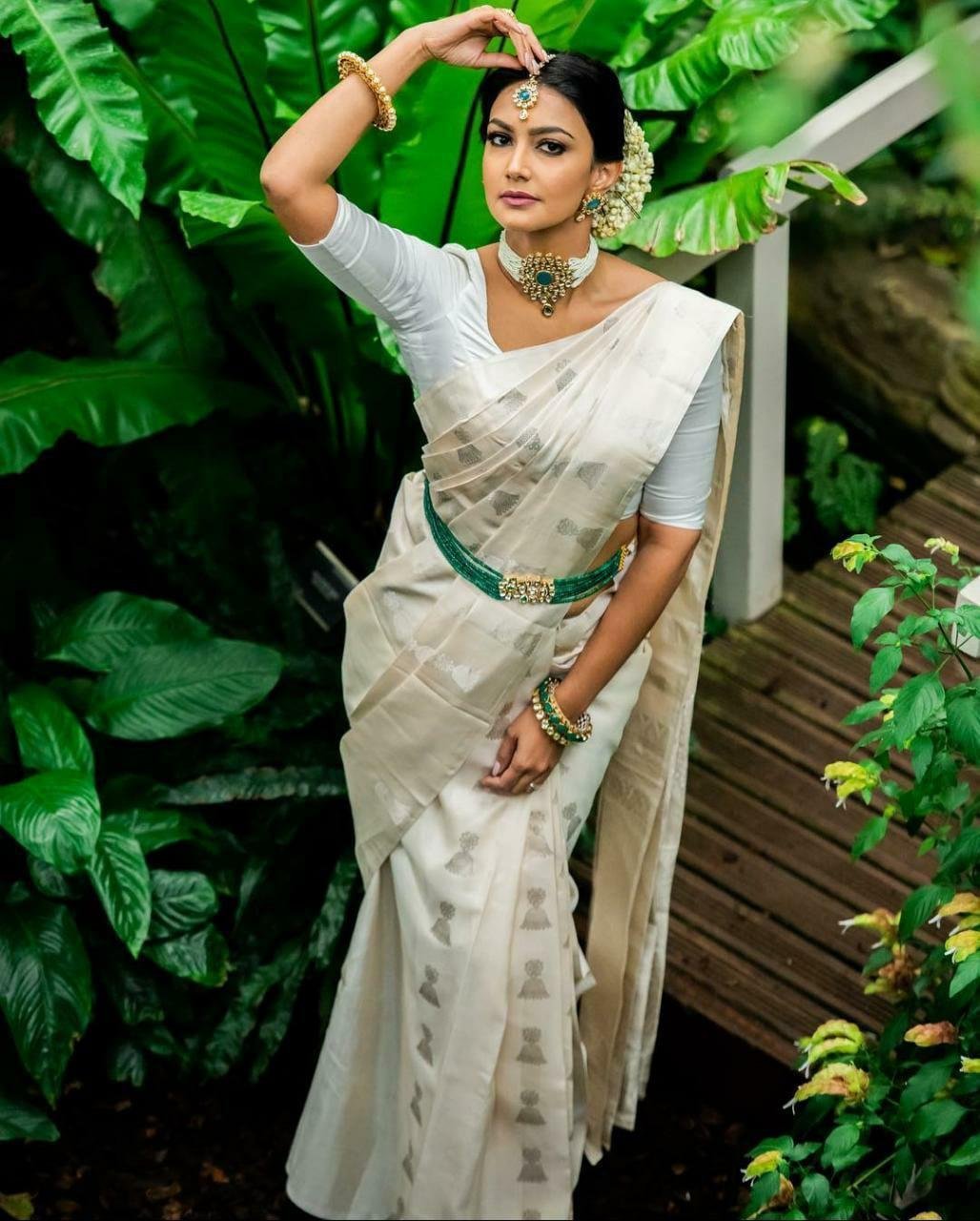 Malishka Export Jacquard Lichi Silk White Saree With Unstiched Blouse Piece