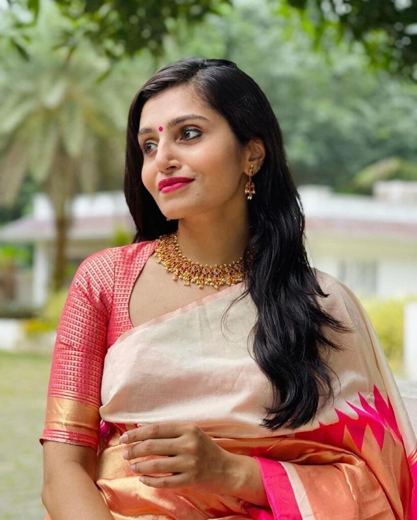 Malishka Export Jacquard Lichi Silk Cream Saree With Unstiched Blouse Piece