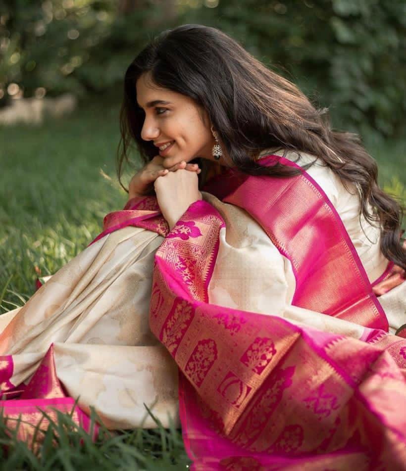 Malishka Export Jacquard Lichi Silk White Saree With Unstiched Blouse Piece