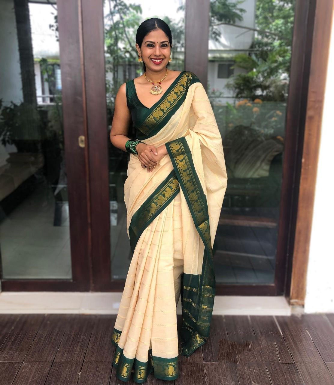 Malishka Export Jacquard Lichi Silk White Saree With Unstiched Blouse Piece