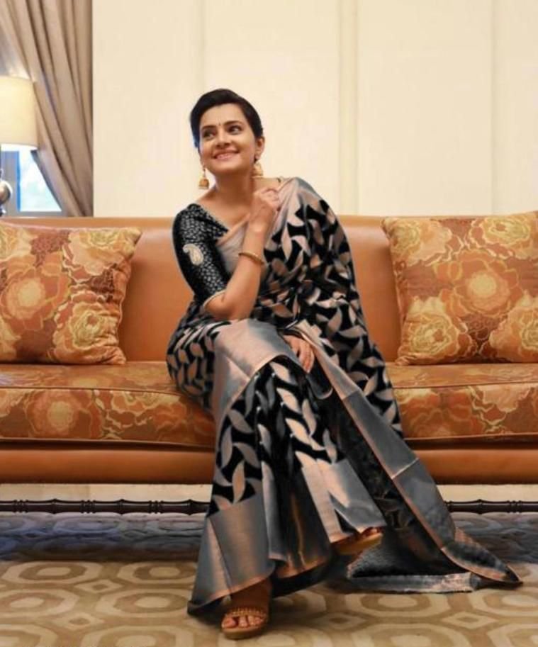 Malishka Export Jacquard Lichi Silk Black Saree With Unstiched Blouse Piece