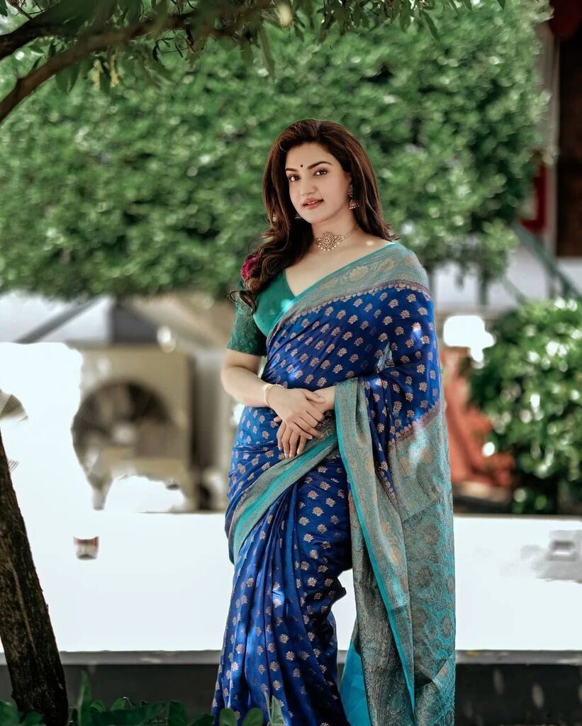 Malishka Export Jacquard Lichi Silk Blue Saree With Unstiched Blouse Piece