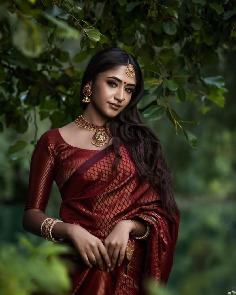 Malishka Export Jacquard Lichi Silk Brown Saree With Unstiched Blouse Piece