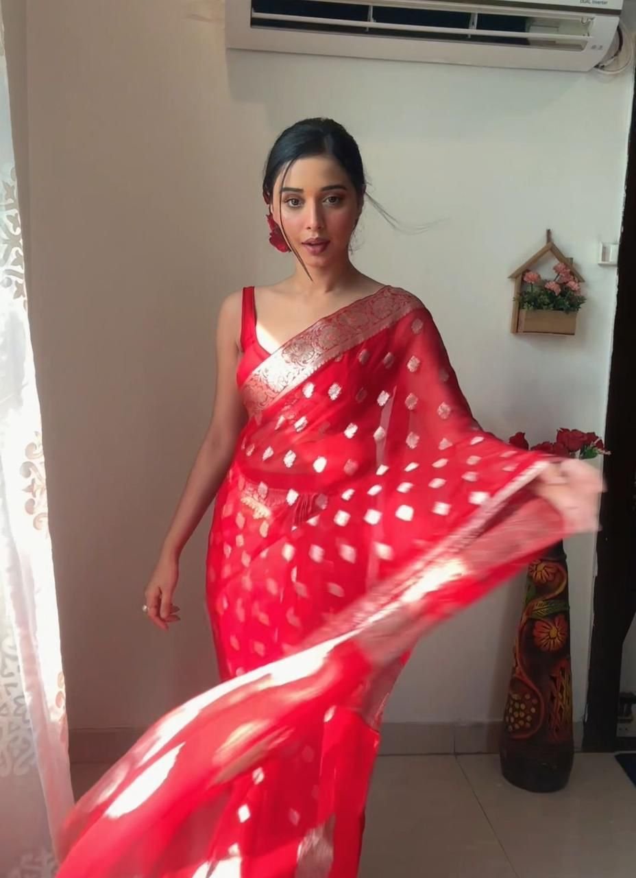 Malishka Export Weaving Linen Red Saree With Unstiched Blouse Piece