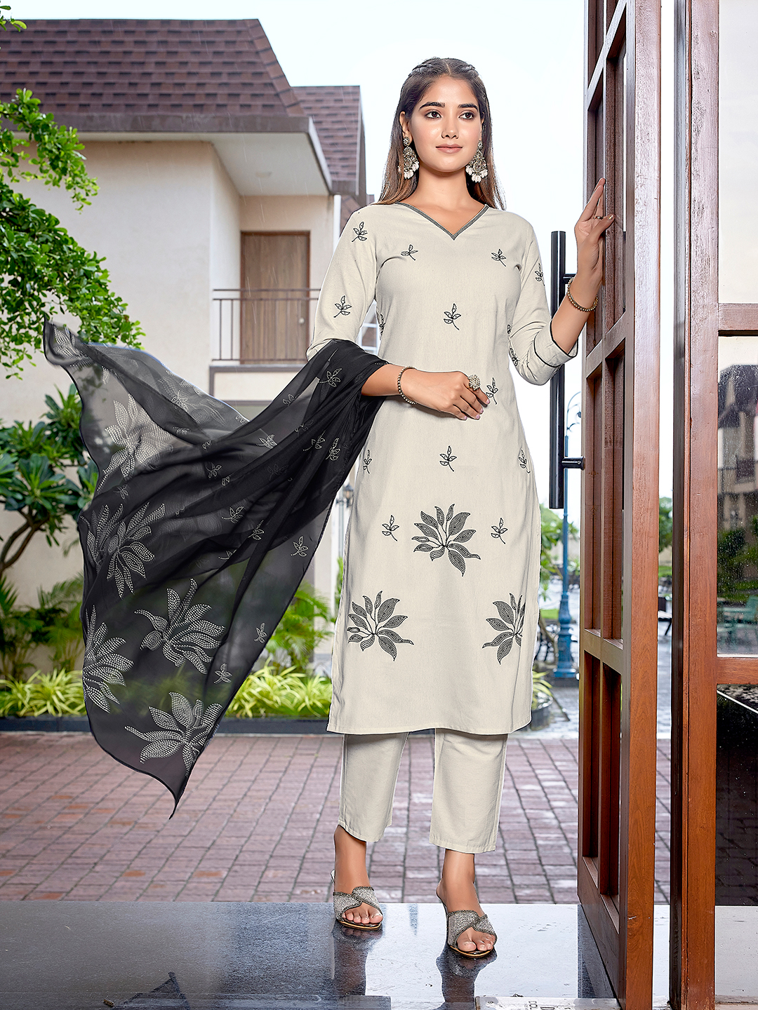 Women's Cotton Embroidered Straight Kurta Pant With Dupatta