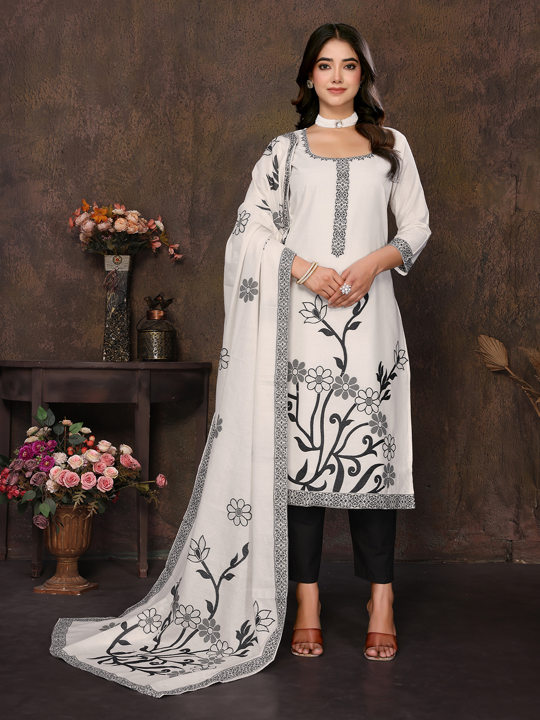 Women's Cotton Embroidery design Straight Kurta Pant With Dupatta