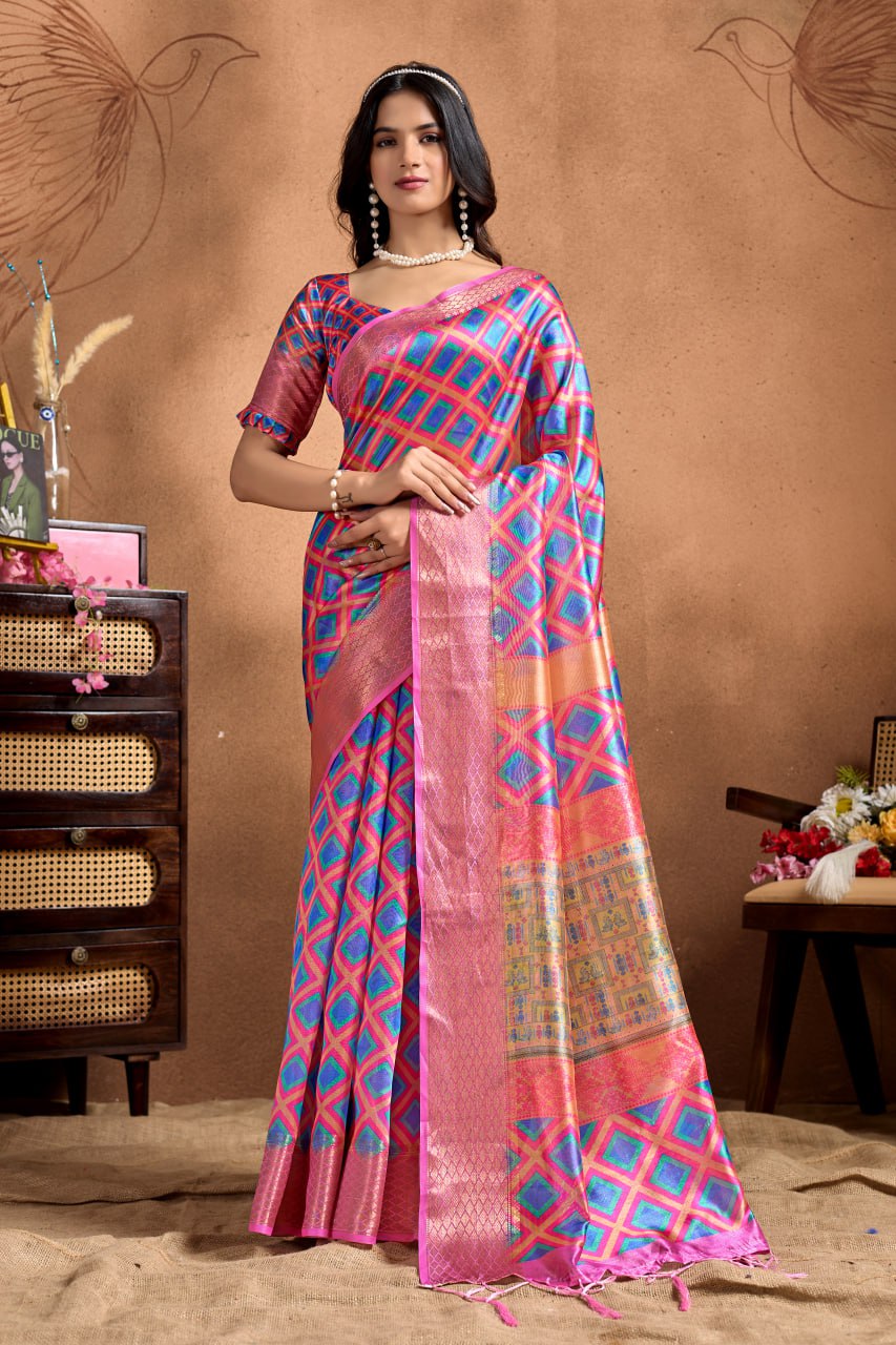 Silk Blend Geometric Saree With Unstiched Blouse Piece