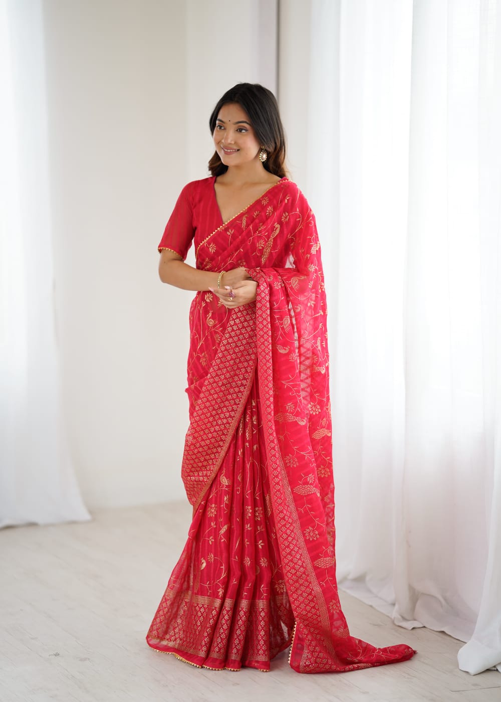 Solo Georgette Foil Print Saree With Unstiched Blouse Piece